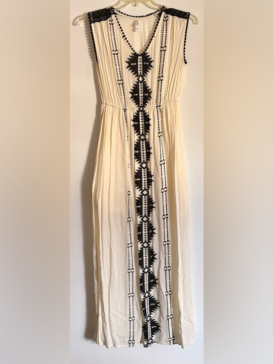 Xhilaration Cream Maxi Dress with Black Embroidered Panel - Picture 2 of 3